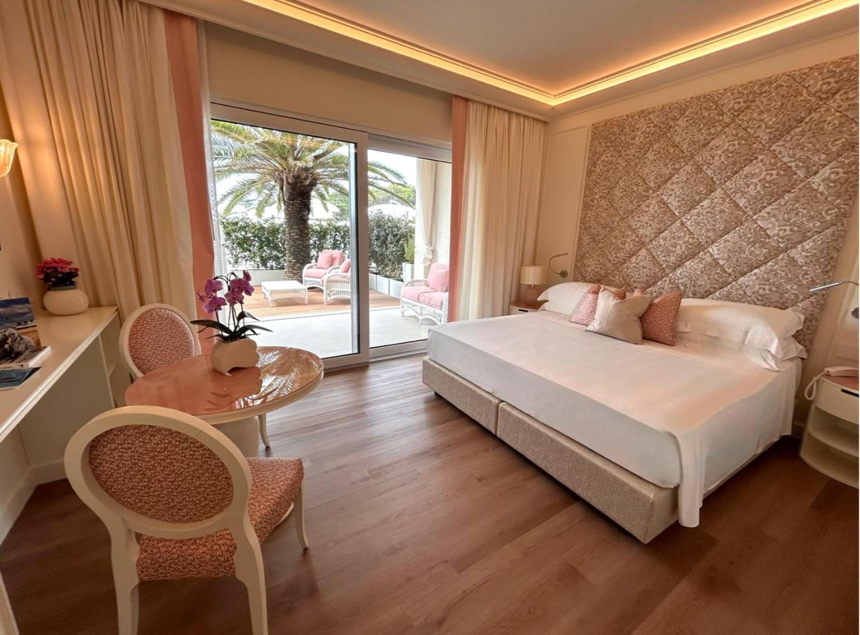Suite with Pool View,1553714194:JPEG