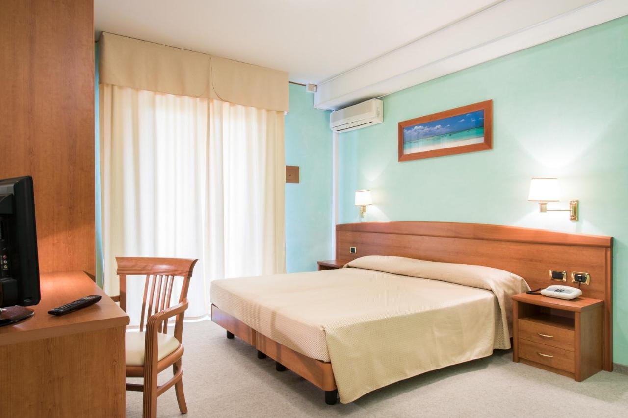 Superior Double or Twin Room,758707621:JPEG